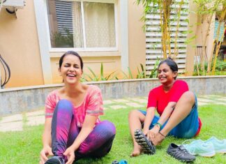 Chaitra Reddy Instagram - Sticking to our routine along with @nakshathra_official @tharani_7 No no I have not put my weight on her shoulders - that was just a pose 🙈🧏🏻‍♀️