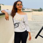 Chaitra Reddy Instagram - Hello 😻here’s little geek chic - telling about her cute little family - 1st comes my father who stand strong in all my moves and supports me for what I do ❤️ 2nd my sister who take all my flaws and calmly put me into right path when ever my life takes a wrong direction ❤️ 3rd finally here comes our super woman who take care of all us the above to keep us moving uninterrupted In our path ❤️ love my family❤️because of them I’m here today , standing firm in the right place 🥰 #family#familyiseverything