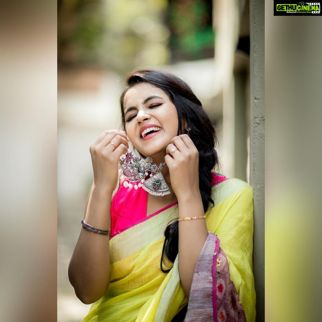 Chaitra Reddy Instagram - 💖💛 • • • Saree : Sareegasm Jewelry : bcos_its_silver Blouse : yoshnasbyela Click: camerasenthil Mua : jozing_makeup Hairdo : vyshalisundaram_hairstylist Location: thelightupstore