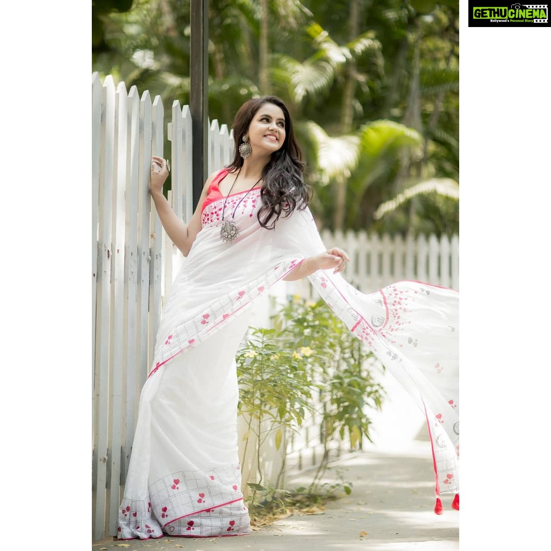 Chaitra Reddy Instagram - ❤️Happy VALENTINE'S Day❤️ • • • Saree : Sareegasm Jewelry : bcos_its_silver Blouse : yoshnasbyela Click: camerasenthil Mua : jozing_makeup Hairdo : vyshalisundaram_hairstylist Location: thelightupstore