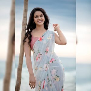 Chaitra Reddy Instagram - ✨PEACE ✨ •• •• •• •• Photography:@kiransaphotography 🤪 Make-up:@ramya_mua(my love♥️) Hair: @sabitha_seenu_hairstylist Costumes:@yoshnasbyela 🥰