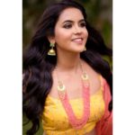 Chaitra Reddy Instagram - ✨G•O•L•D•E•N✨ •• •• •• •• Costumes: @yoshnasbyela Jewelry: @hitharajewelry Mua : @priyadharshini.makeupartist Hairstylist: @nazia_hair_and_makeup Photography: @manikandan.s.t @abhilash_rangi Location: @baywatchb07