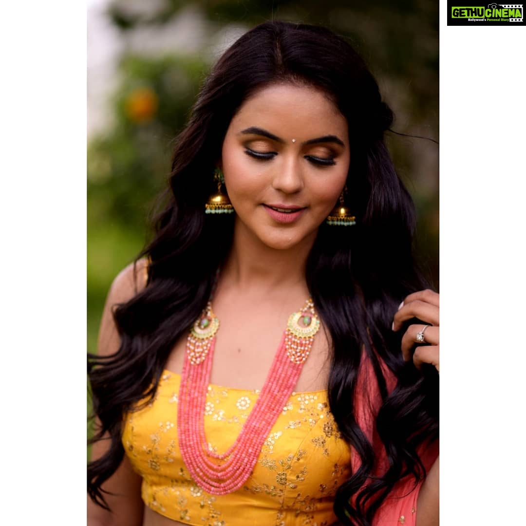 Chaitra Reddy Instagram - ✨G•O•L•D•E•N✨ •• •• •• •• Costumes: @yoshnasbyela Jewelry: @hitharajewelry Mua : @priyadharshini.makeupartist Hairstylist: @nazia_hair_and_makeup Photography: @manikandan.s.t @abhilash_rangi Location: @baywatchb07