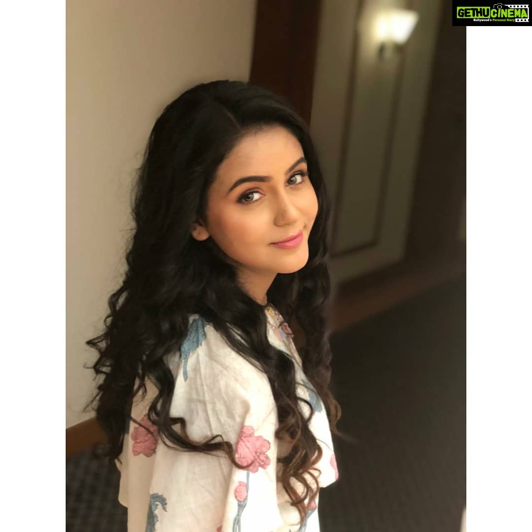 Chaitra Reddy Instagram - So looking back at 2018 - brings so much joy , positivity,love and laughter Learnt new things ,meet new people -who meant life to me ,got few friends-who promised they will stick in my thin and thick Beside all this- got soo much of love from you people My insta account is now 100k -thank you so much , to my insta family Loads of love to my extended family and to my family 💖 Looking forward to 2019 with one wide smile on my face 😍💖
