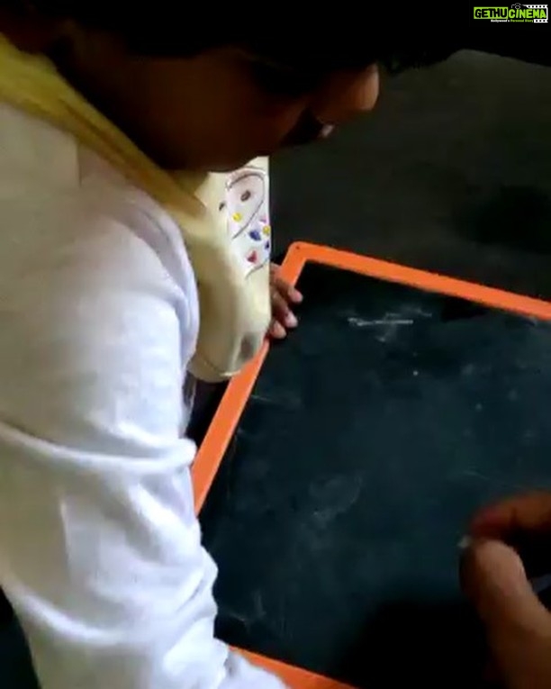 Chaitra Reddy Instagram - Never thought kids can be this smart , cute and adorable๐ a friend of mine sent this video to me , I found his way of teaching alphabets sooo cute ๐ been watching this video repeatedly, not able to get over this video ๐ wanted to share this sweet little boy teaching class to u all๐ . . . Comment below your reaction on this coaching class ๐๐ . . ๐BTW belated childrenโs day wishes ๐
