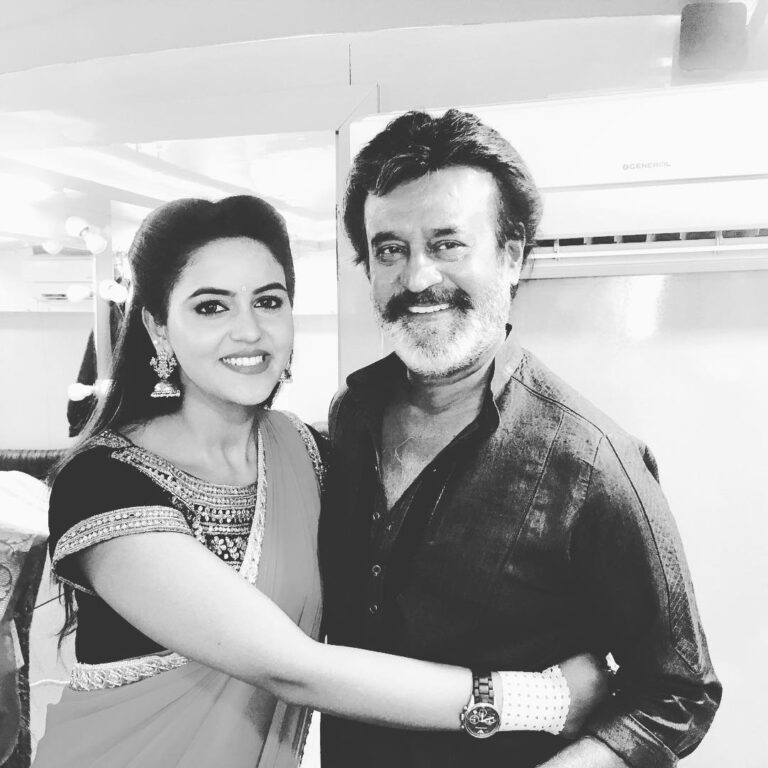 Chaitra Reddy Instagram - Millions of best wishes, success and health to a super Star on his special day 😍♥️🎉A very happy birthday Rajani Sir 😘 #specialday #specialfeeling #finewine #thalaivar #birthdayvibes #happybirthday 😍♥️🎉🎂#hbdthalaivarsuperstarrajinikanth#rajanisirfan❤️#rajinisir❤️