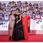 Chaitra Reddy Instagram - I know I’m late, but here I am taking this opportunity to thank each one of you for voting me, the kind of support and confidence made me to win the “Favourite Villain” award😇 I was really pleased with your response to make me win this. Once again thanks a ton for thee widest support from all of you. ♥️😍😘 keep supporting ♥️ My great gratitude to you guys ☺☺ love you all ♥️ much and soooo much of love to you people ♥️ . . . #thankyou♥️ @zeetamizh @yukbafashion