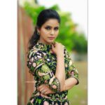 Chaitra Reddy Instagram - ............👗Attire👗............... For #zeefamilyaward2018#zeetamil#zeetamiltelevision ▪️Costume by : @yukbafashion 😍@prasanna_pj_yukba ▪️Photography : @deepak_durai_photography😍 ▪️Flawless look by my darling @ramya_mua(thank you dolly)♥️