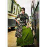 Chaitra Reddy Instagram - ............👗Attire👗............... For #zeefamilyaward2018#zeetamil#zeetamiltelevision ▪️Costume by : @yukbafashion 😍@prasanna_pj_yukba ▪️Photography : @deepak_durai_photography😍 ▪️Flawless look by my darling @ramya_mua(thank you dolly)♥️
