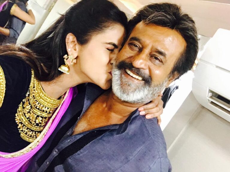 Chaitra Reddy Instagram - The happiness within is nothing less than touching the sky 🌌😍😎 meeting such personality made my day ❤😘😘 #kaala #Thalaivar #Rajanisir #superstar #inspiration#kaalakarikaalan #lotsoflove#kaala 😍😍😍