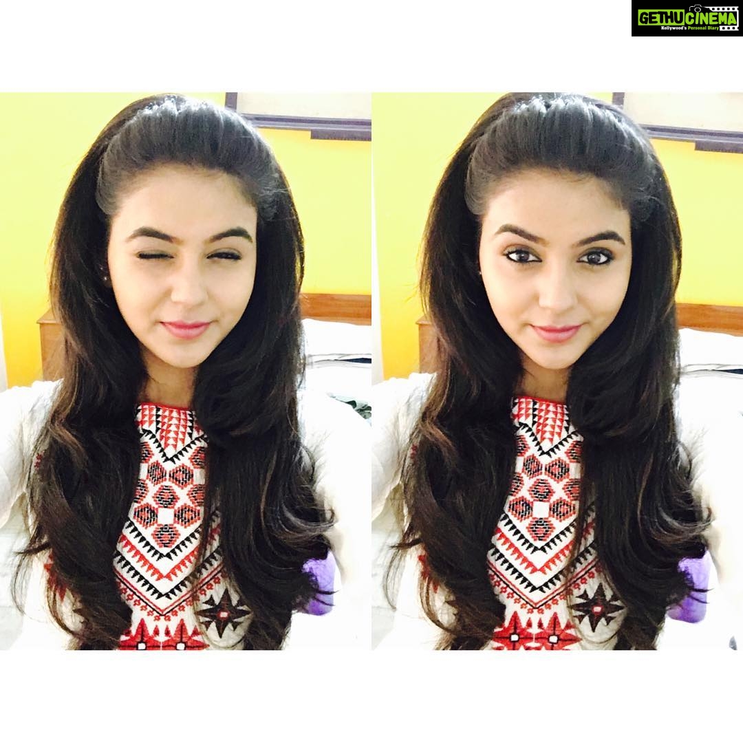 Chaitra Reddy Instagram - Miss my long hair 😒#tryingtowinkbutfailing#longhairlove❤️#drowzyeyes👀