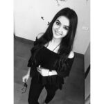 Chaitra Reddy Instagram – B-L-A-C-K #loveforblackcontinues❤#longhairlove#happygirlhere😘#missmylovebug