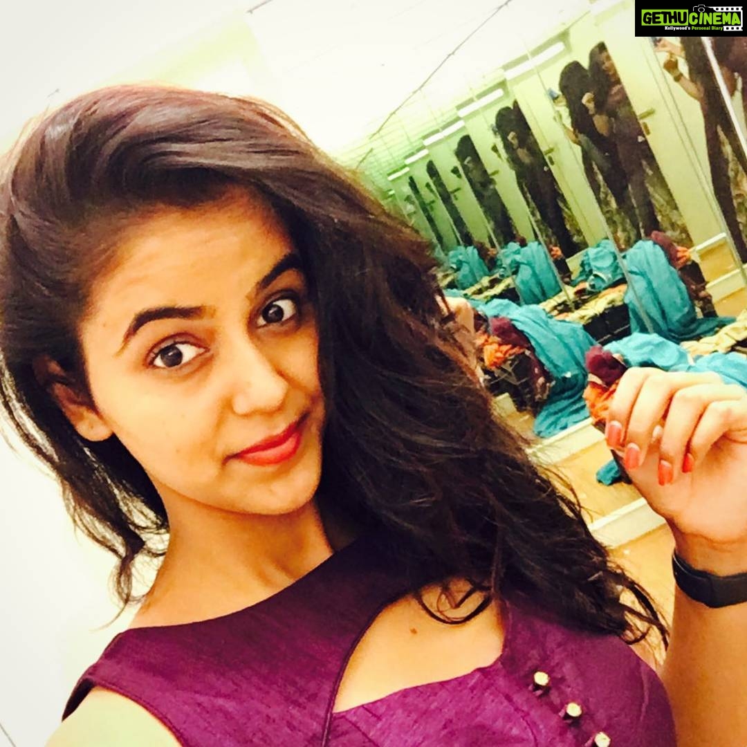 Chaitra Reddy Instagram - Kana keep a calm π° it's Fridayπππ weekend starts here Good morning my lovelies πππππ€π #selfie_time #happinessishere #πππππ