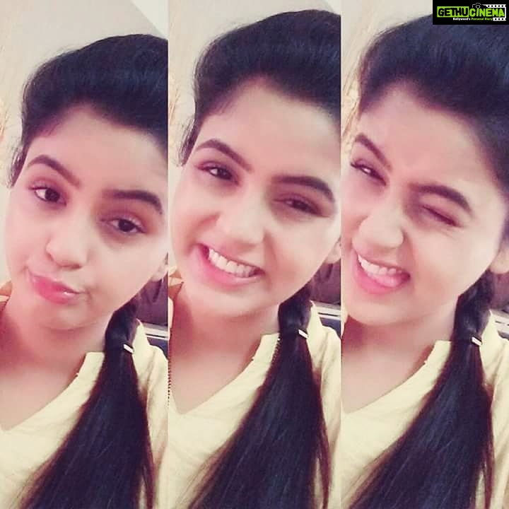 Chaitra Reddy Instagram - Expressing yourself is an "ART" it's like expression and illusion 😎😊 I know how to manage the reality of the error and phantom of truth 😉😜😍😘😘