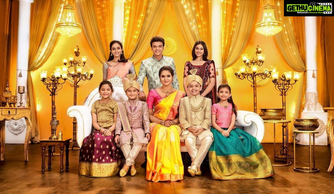 Chaitra Reddy Instagram - Campaign shoot for Maharaja textiles Models : @chaitrareddy_official @abithavenkataraman @jaswant_sivakumar21 @hansika1214 @riyamanoj_official Photography : @deepak_durai_photography Team : @avinashelango @jerrychristopher.06 Costumer : @nw.nowayz Saree Drapist : @jeevithashridar #deepakdurai #deepakduraiphotography #advertising #campaign #advertisement #indiantraditionalwear #indiantradition #tradtionalsaree #silksarees #studiophotography #photography Chennai, India