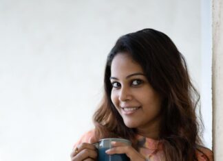 Chandini Tamilarasan Instagram - Too many pics but yea it’s nice to post pics with absolutely #nomakeup . GOOD MORNING fam . Have a great day ahead .. 📸 - @shivtheone #nofilter #nomakeup #bareface #goodmorning #love