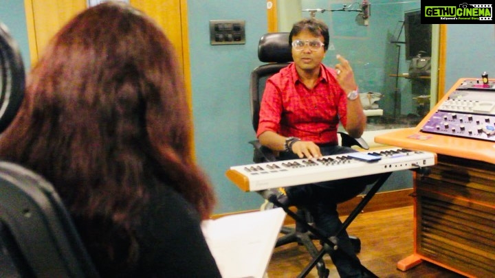 D. Imman - 15.8K Likes - Single from my next #PoikaalKuthirai releasing soon! In @shreyaghoshal ‘s voice! A treat to all Music Lovers! #Chellamey
A #DImmanMusical
Praise God!
@santhoshpj21 @PDdancing @shreyaghoshal @varusarath5 @Mrtmusicoff @vinod_offl @ministudiosllp @madhankarky