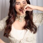Daisy Shah Instagram - About last night ✨ . . . Outfit: @ridhimabhasinofficial Jewellery: @aquamarine_jewellery Styled by: @trishadjani Mua: @bugsbunny_17 Hair: @pathaksushama 📸: @therahulsharma . . . #umang2022 #daisyshah