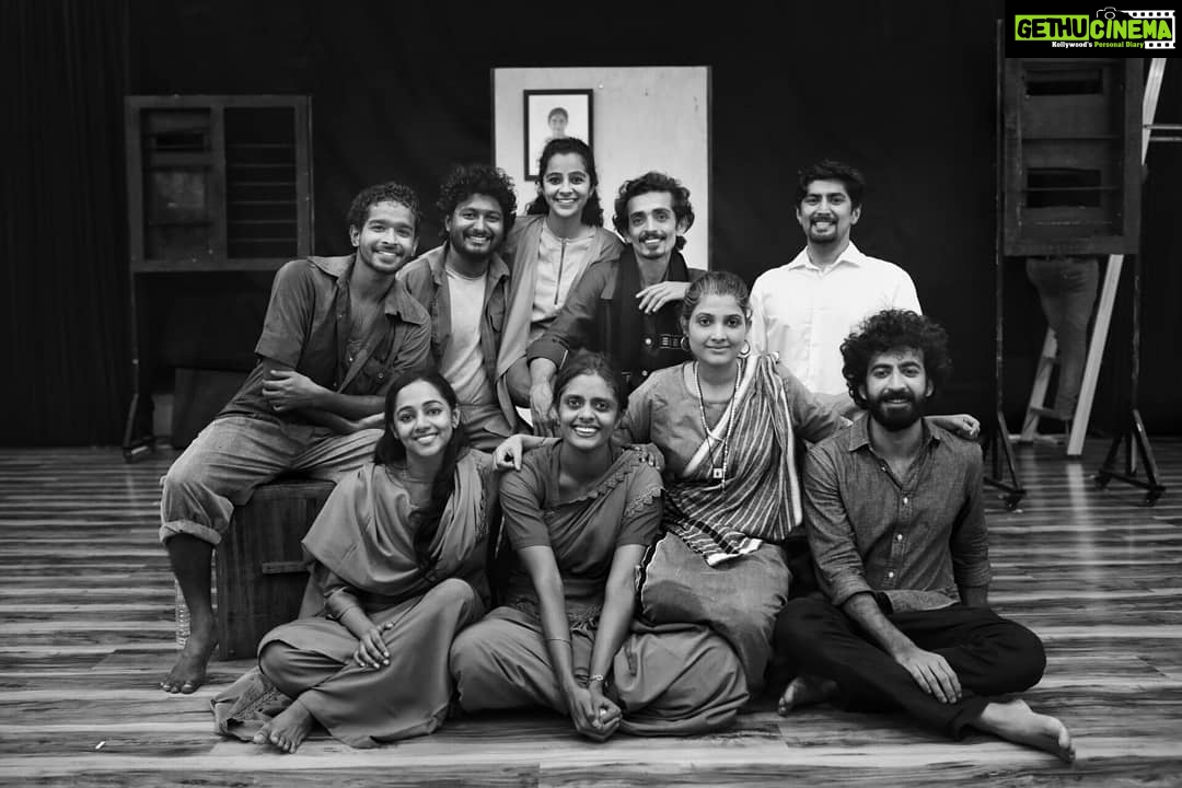 Darshana Rajendran Instagram - Two housefull shows of A Very Normal Family at Mamangam. Thank you, Kochi :) Thank you for the photographs, @dignifiedrepose and @aishwaryashok :)