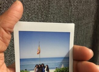 Darshana Rajendran Instagram - Of huggy pillows and pools without shallow ends, museum walks, casino deals and love bars, crabs and passion fruit for every meal and lots of love to take us through the year. Colombo 2017 with my favourite girls. #gallefacehotel #ministryofcrab #lovebarcolombo #nationalmuseumofcolombo #bellagiocolombo #colombo Galle Face Hotel