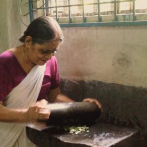 Darshana Rajendran Instagram - Amooma making the yummiest chammandi in the world