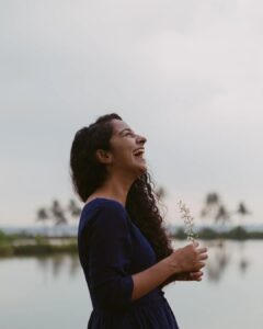 Darshana Rajendran Instagram - @darshanarajendran 💙