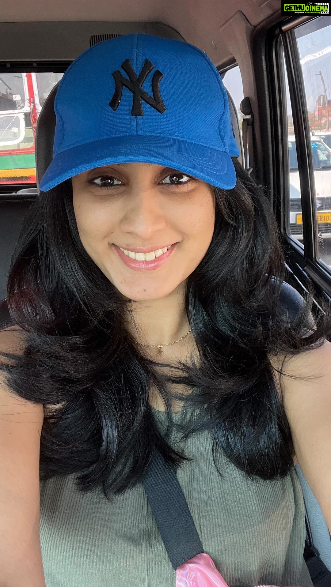 Deepti Sati Instagram - Dear Monday, please don’t come. Period.🥹 Who relates? Put a ☝️in the comment section 😝 #mondaymotivation