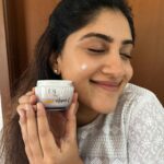 Dhanya Balakrishna Instagram - Having a skincare routine that can last any kind of weather change is a must. And for me, that has been Olay's Vitamin C range🙌🏻 Applying the Vitamin C Serum first and then the Vitamin C Moisturizer has helped my skin reduce dark spots, blemishes & pigmentation. The entire range goes 10 layers deep into the skin which makes it radiant😍 Checkout this range on Nykaa today and use my code: SUPER50 to get 50% off 🥳 #ad #skinsodeepinlove #holygrailroutine #olayvitamincserum #olayvitamincmoisturiser #skincare @olayindia