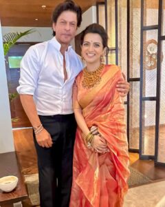 Dhivyadharshini Instagram - I hugged him tight and I told him everything I wanted to tell ‘So Many years,soo many memories,soo much of joyyy you have given us sir,for all that you deserve onlyyy the bestttt of bestttt life sir. Everyday I will pray for ur heart’s Joy sir’ @iamsrk you don’t deserve any less or any sadness sir.. 
what a day to post this pic as our KING KHAN celebrates 30 years in this industry .There is no one like you ever before & ever after sir ❤️
Thank you sooooo much #Atlee darling @priyaatlee for this kindness I wish you a block buster mega hit #jawan 1000crores vasool 😉🤗🥰😍❤️ @poojadadlani02 
#srk #atlee #jawan #ddneelakandan #kingkhan #hug #emotional