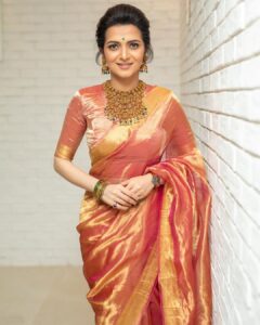 Dhivyadharshini Instagram - “Now Let’s get you married sista” mode 

Saree @eternal_weaves
Jewelery @mspinkpantherjewel 
Photo @arunprasath_photography 
Styling @shakthi_pradeep 
Hair @saravananhairstylist 
Makeup Maniraj

#ddneelakandan #nayanwikki #nayanthara #wedding #tissuesaree #eternalweaves #arunprasathphotography #dd #dhivyadharshini