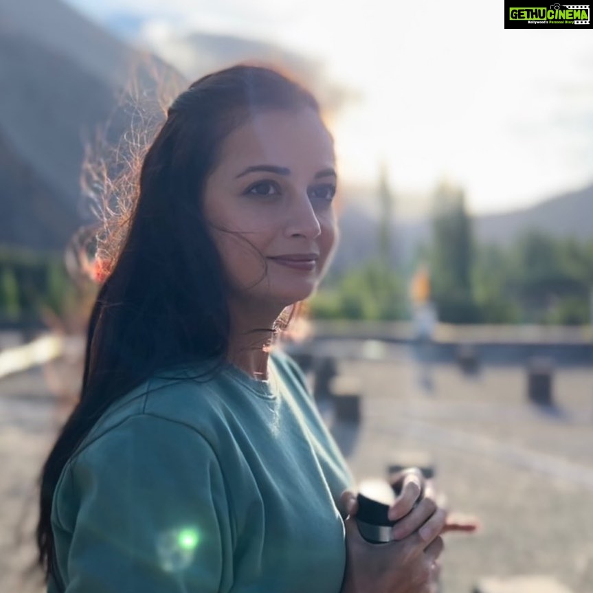 Dia Mirza Instagram - Yahaan 💙🌏 Photo by my very talented co-actor @fatimasanashaikh 🥰 #DhakDhak #BTS #TravelWithDee #Leh @dhakdhakjourney @dudeja_sahaab @taapsee @pranjalnk @viacom18studios Also, carrying our own mugs. #BeatPlasticPollution #ForPeopleForPlanet Lamayuru Monastery Ladakh, India