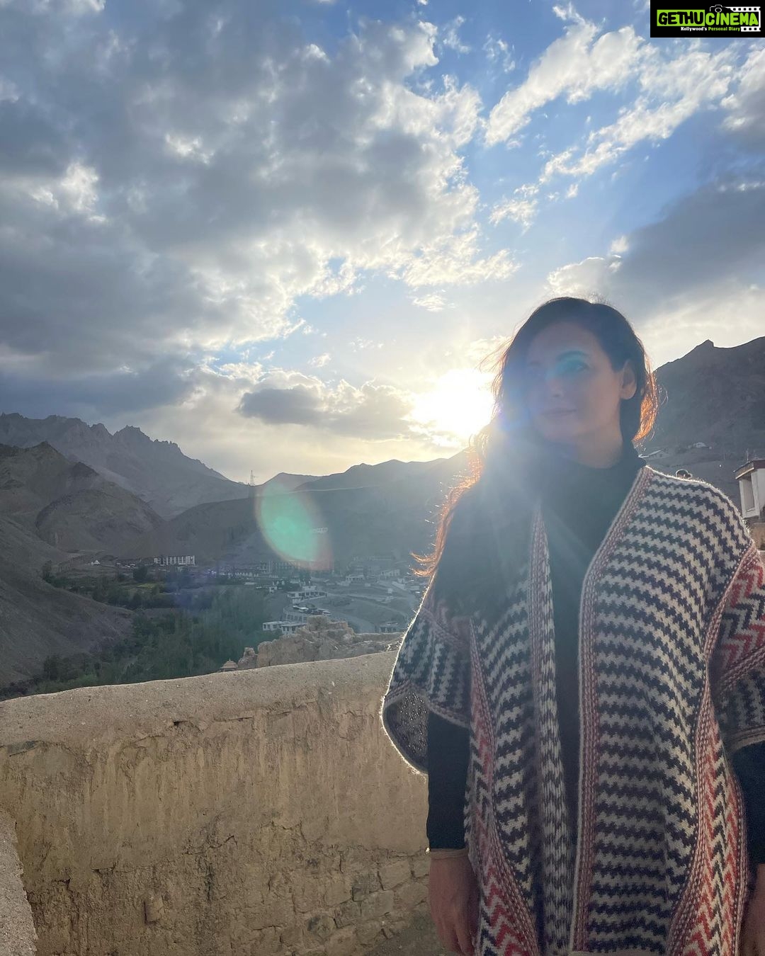 Dia Mirza Instagram - This movie is an experience of a lifetime. Each day spent on this journey has given us the gift of grace β€οΈππ»π―π So grateful! #DhakDhakJourney #DhakDhak #BTS #TravelWithDee @taapsee @pranjalnk @dudeja_sahaab @parijat_joshi #OutsidersFilms @viacom18studios @dhakdhakjourney @blmpictures @shraddhamishra8 @lakshsingh__ Lamayuru Monastery Ladakh, India