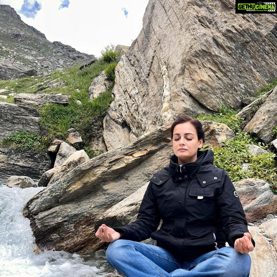 Dia Mirza Instagram - Anywhere, anytime, on the go… meditation brings balance like nothing else can. Nature and yoga make life better in every possible way 💚🌏🦋🍀🕊🐯 #InternationalYogaDay #IamNature #Meditation #Balance #Love #Peace #BTS #DhakDhakJourney #DhakDhak #YogaForHumanity Koksar, Himachal Pradesh