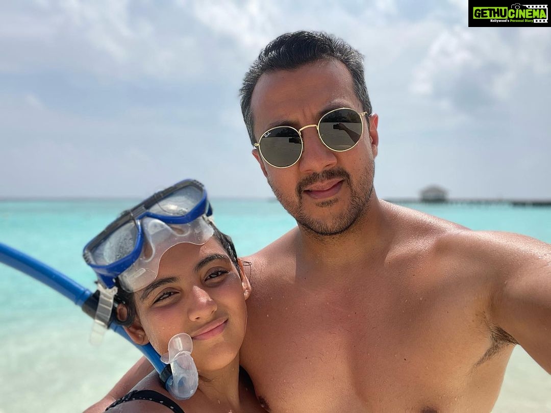 Dia Mirza Instagram - Happy Father’s Day to the 🌏’s best Father 💙🐯 We love you ♾ Earth