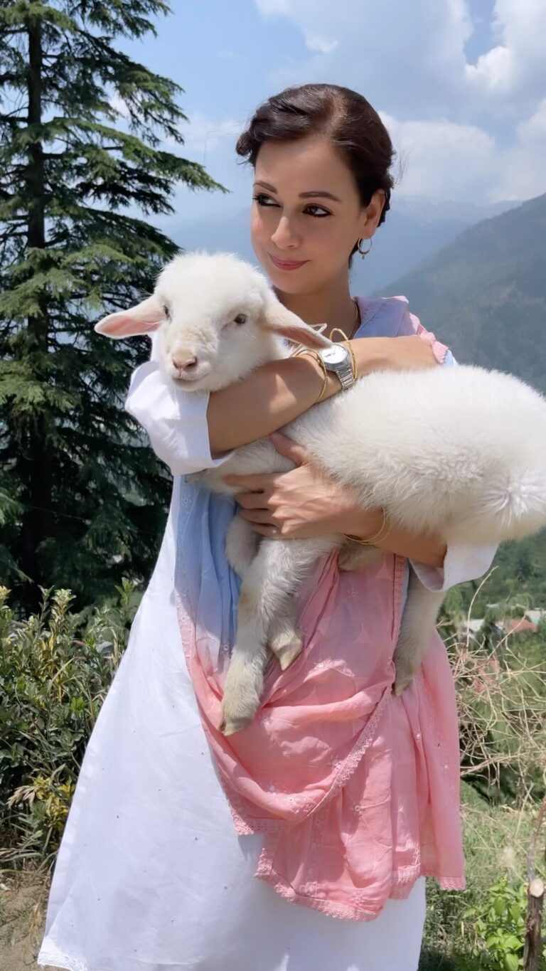 Dia Mirza Instagram - Missing my little lamb 😍 #BTS #MammaAtWork #DhakDhak #DhakDhakJourney @dhakdhakjourney Manali, Himachal Pradesh