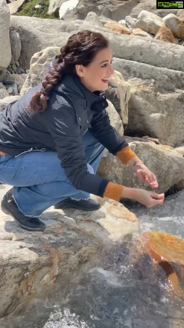 Dia Mirza Instagram - Hum sab ek Zariya hee to hain ππππ―π The magic of the mountains experienced with a wonderful team. Heart is filled with love and gratitude. #BTS #DhakDhak @dhakdhakjourney #OutsidersFilms #TravelWithDee @fatimasanashaikh @sanjanasanghi96 #RatnaPathakShah @taapsee @pranjalnk @dudeja_sahaab @viacom18studios @shruti8711 @shraddhamishra8 @lakshsingh__ @shyam_sahoo17 Koksar Himachal Pardesh