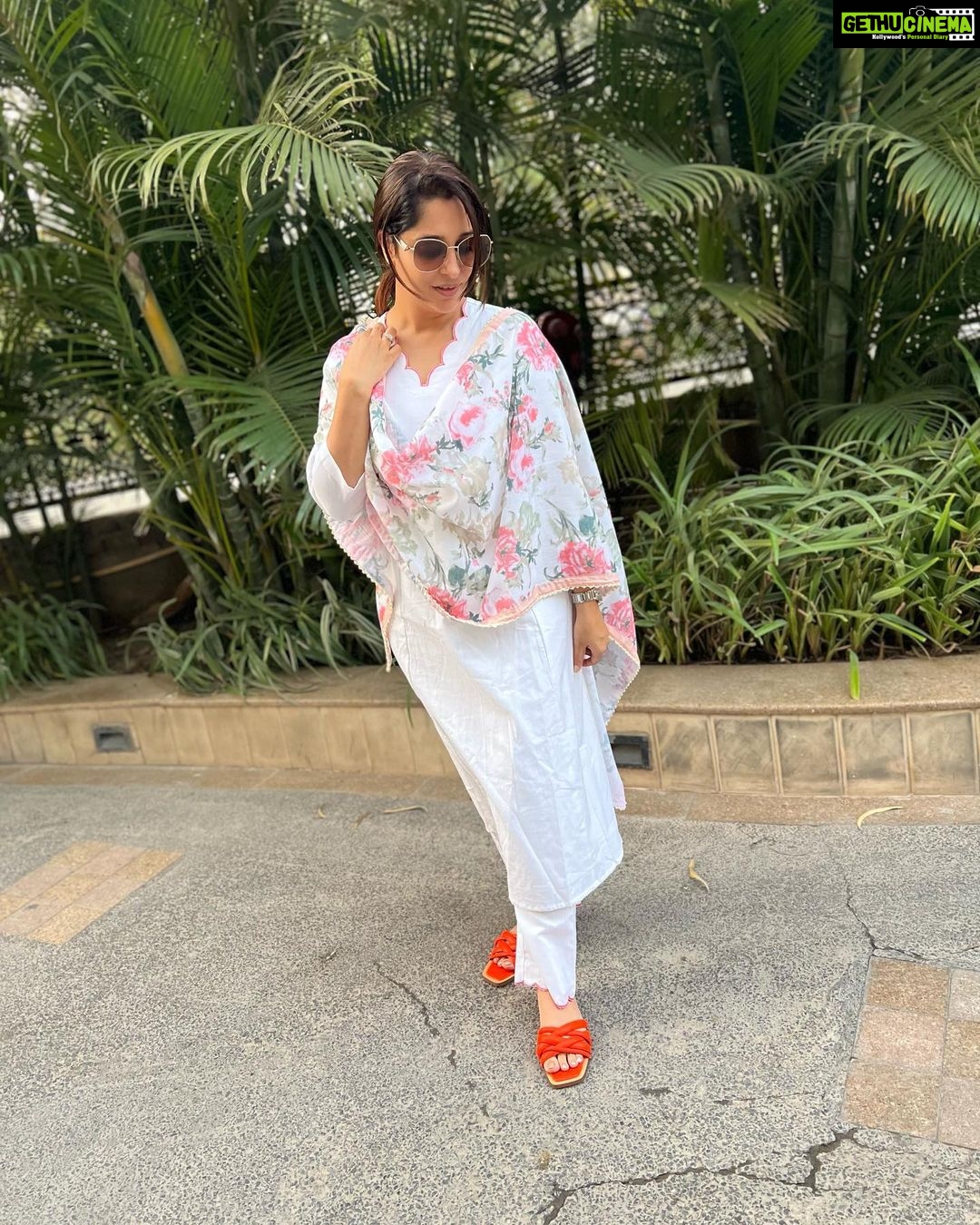 Dipika Kakar Instagram - Ready to face the heat…. . . Outfit by @ambraee_ @dinky_nirh