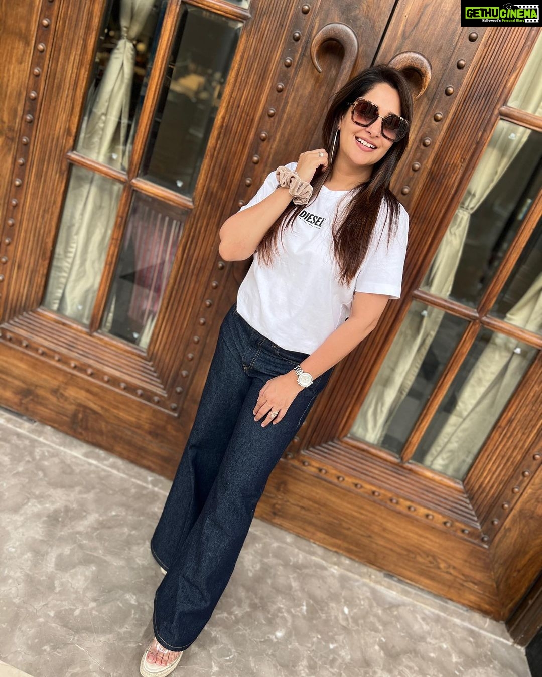 Dipika Kakar Instagram - Wear Your Confidence! The best way to be Stylish!!