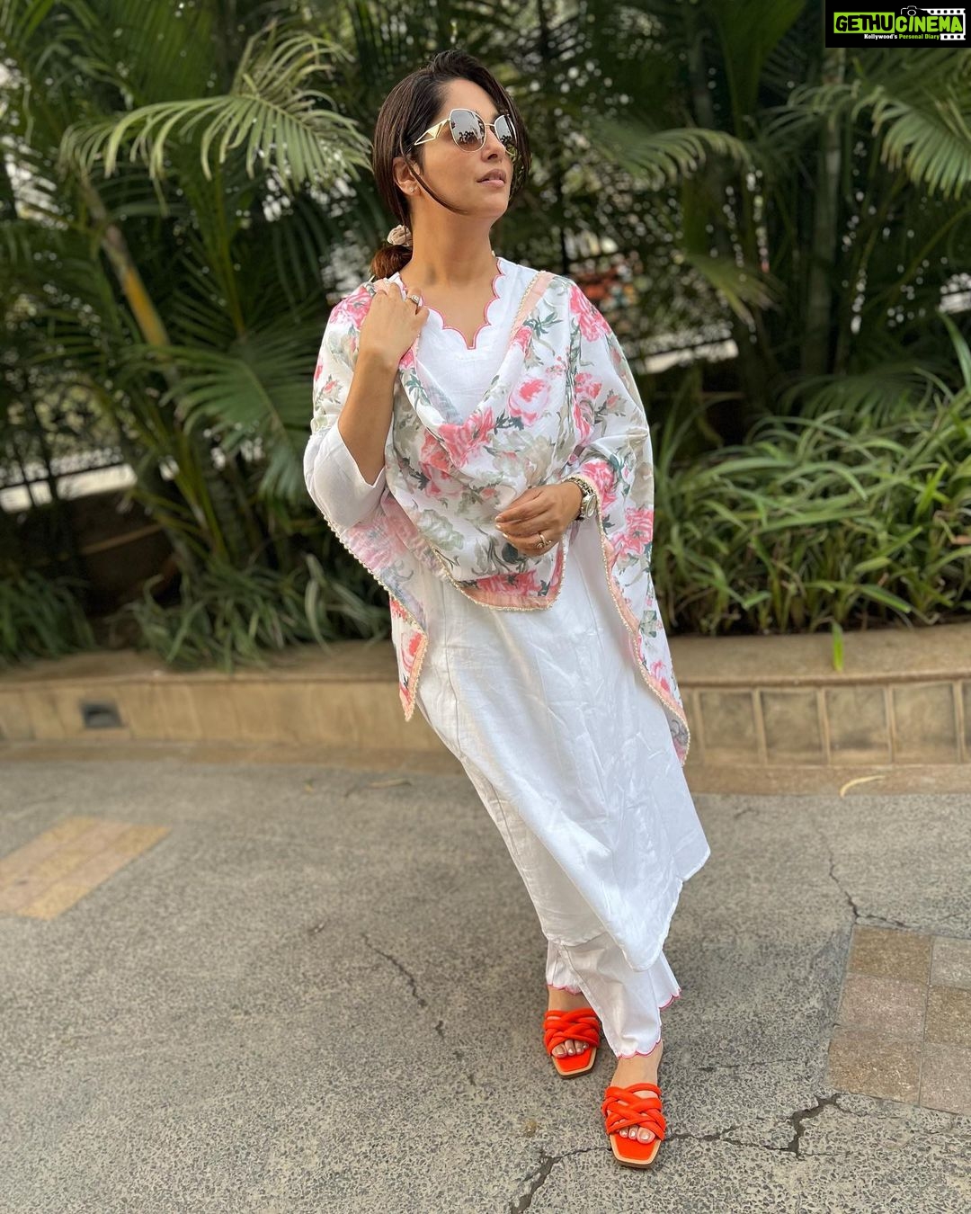Dipika Kakar Instagram - Ready to face the heat…. . . Outfit by @ambraee_ @dinky_nirh