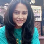 Disha Pandey Instagram - #hairday @harshanrakesh Lokhandwala Market