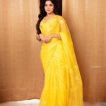 Divya Bharathi Instagram - Forever a saree girl💗 Beautifully designed by @razak_creations Mua @charithramarlechaa Hair by @thamizh.hairstylist Shot by @pictures_by_dhinesh_siva @studio_d_weddings