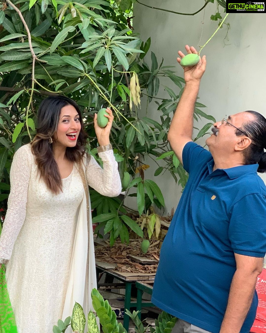 Divyanka Tripathi Instagram - So subtly you made me a mini-you! You taught us how to stay positive, respect all people alike, stay confident in all circumstances and stay a child forever! Thanks for being You papa...we got the best values from you! #HappyFathersDay Love you lots, Chaani #PhotoAlbum