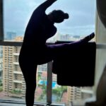 Divyanka Tripathi Instagram - Stretch every day an inch extra...you won't know and you'll meet your goal one day! Applicable to Yoga and life in generally. (Stop bothering so much about your capability, your look and where will you reach. If you have to do it, in whatever capacity, just do it!)