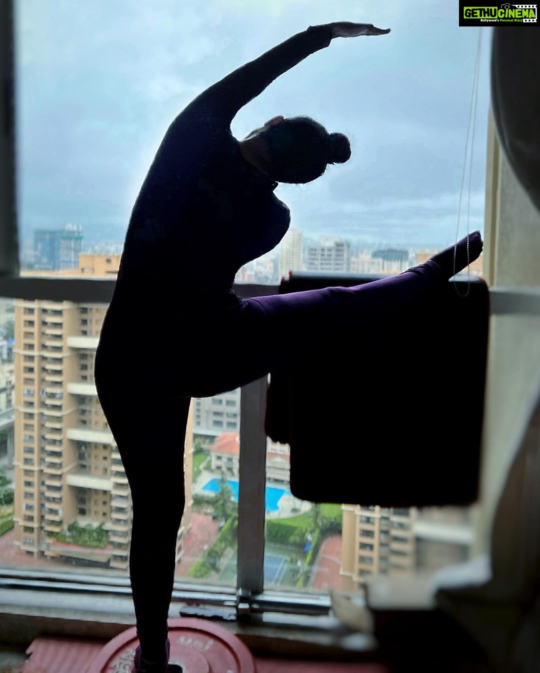 Divyanka Tripathi Instagram - Stretch every day an inch extra...you won't know and you'll meet your goal one day! Applicable to Yoga and life in generally. (Stop bothering so much about your capability, your look and where will you reach. If you have to do it, in whatever capacity, just do it!)