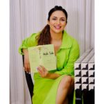 Divyanka Tripathi Instagram - "Wabi Sabi: Nothing lasts. Nothing is finished. There is beauty in imperfections. Accept reality." I read international self-help books (with traces of Indian concepts) and I'm left speechless. A Japanese word that elaborates to explain how life can be lead with simplicity, it doesn't sound like an alien view but rather I can recollect the tidbits that our Dharma-shastras taught us. World idiologies meet and intersect at some point. It's our duty to learn the best from every culture. A good read I must say.😇 📗@penguinindia @penguinbooks 👗@rareism_in