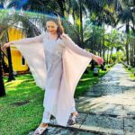 Divyanka Tripathi Instagram - I dance with you on your tunes, in the lights you create! 🌈🌧️ Only if I could write a love letter to you my darling Rain! @pakistani.suits.india