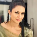 Divyanka Tripathi Instagram - "Kaun main? Haan tum! Bas tum! Oh ho!" I don't know why these lyrics are ringing in my head!!! 💁🏻‍♀️Hence, this caption!😄