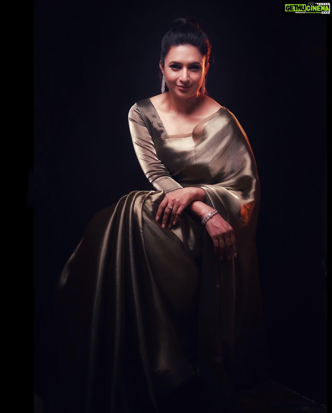 Divyanka Tripathi Instagram - "Kaun main? Haan tum! Bas tum! Oh ho!" I don't know why these lyrics are ringing in my head!!! ππ»ββοΈHence, this caption!π