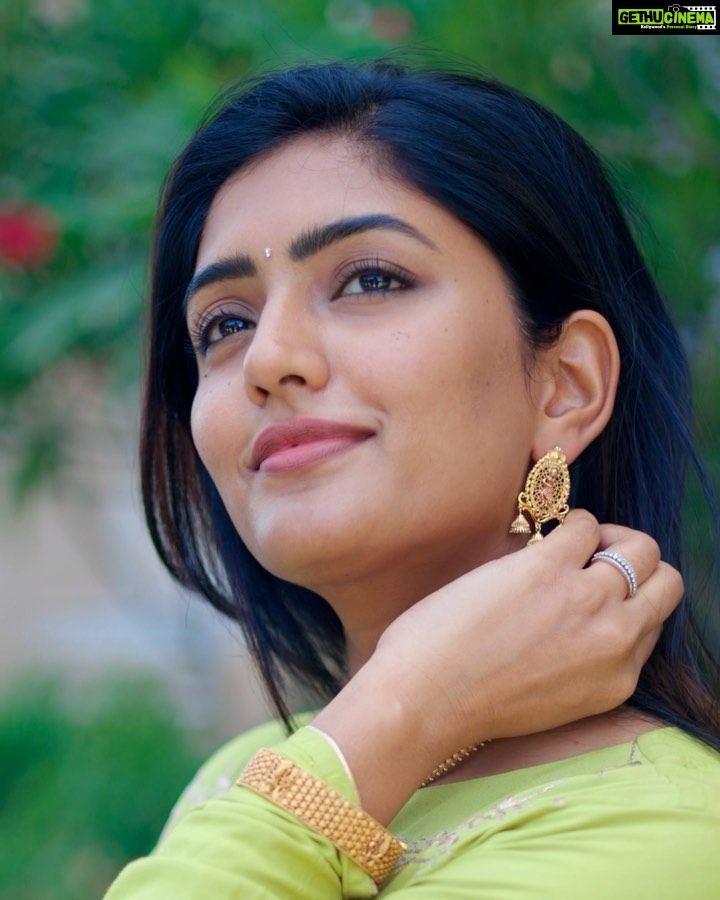 Eesha Rebba Instagram - The Nrityanjali collection by @malabargoldanddiamonds shall strike a chord in your heart. This fine handcrafted jewellery is a tribute to Indian classical dances. Crafted in 22k gold this jewellery brings elegance and class to every outfit it is paired with. Check out this exquisite collection at a store near you now. #Ad #Nrityanjali #NrityanjaliCollection #InspiredByTheArtOfDance #AnOdeToTheLanguageOfDance #ATributeToDancesOfIndia #JewelleryInspiredByDance #malabargoldanddiamonds Styled by @impriyankasahajananda Wearing @sutionline