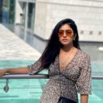 Eesha Rebba Instagram - Just wanna have sun !🌻 And check my comments to know who clicked the pics 😎 #tbt #dubai